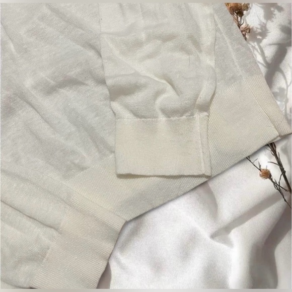 Loft White Open-Knit V-Neck Sweater – Lightweight, Long Sleeve, Breathable - Picture 4 of 5